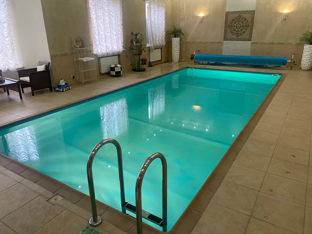 Коттедж с сауной и бассейном