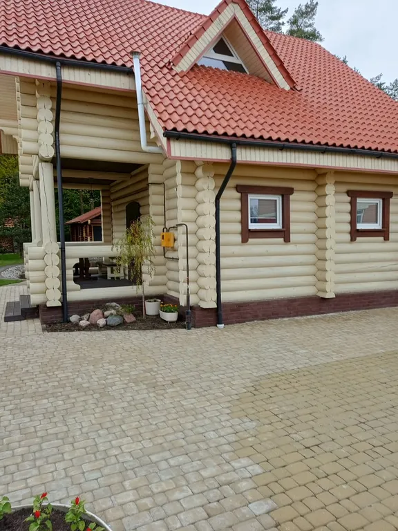 Уютный загородный дом с видом на лес