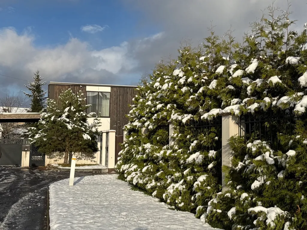 Коттедж Уютный дом с видом на лес — Первомайское