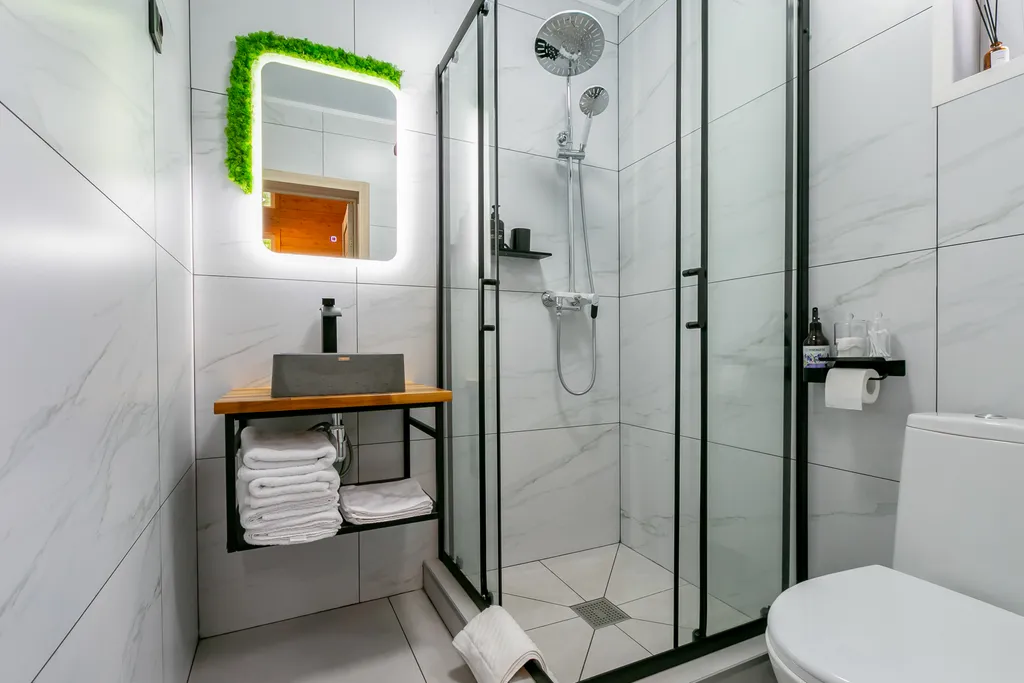 Уютный дом в лесу