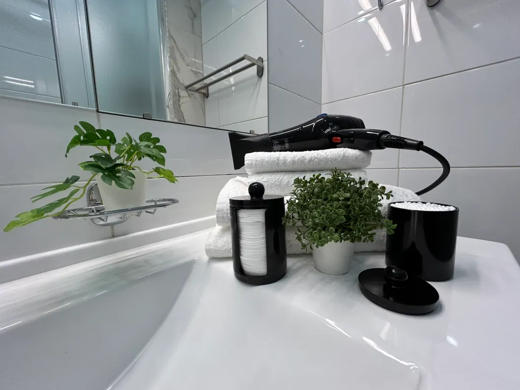 Встречайте рассветы в дизайнерской квартире с видом на Останкино.