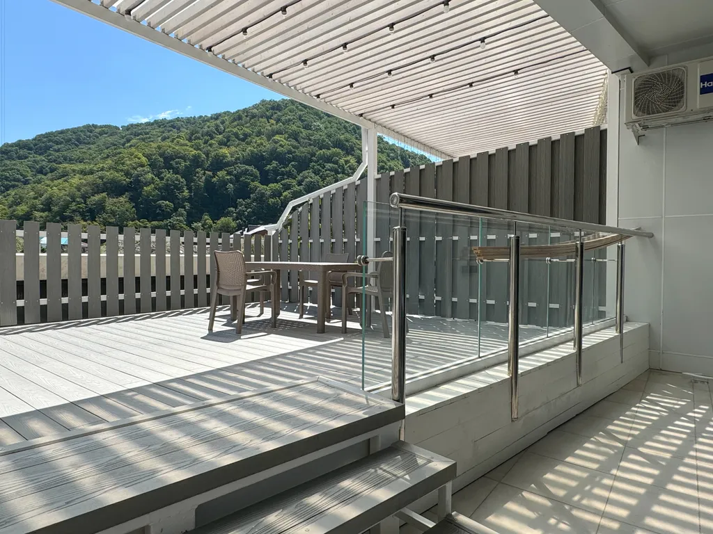 Просторная и светлая студия с большой террасой в Ольгинке!