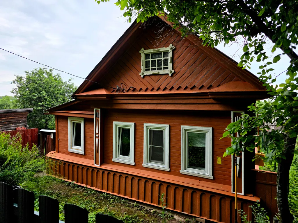 Частный дом У холма