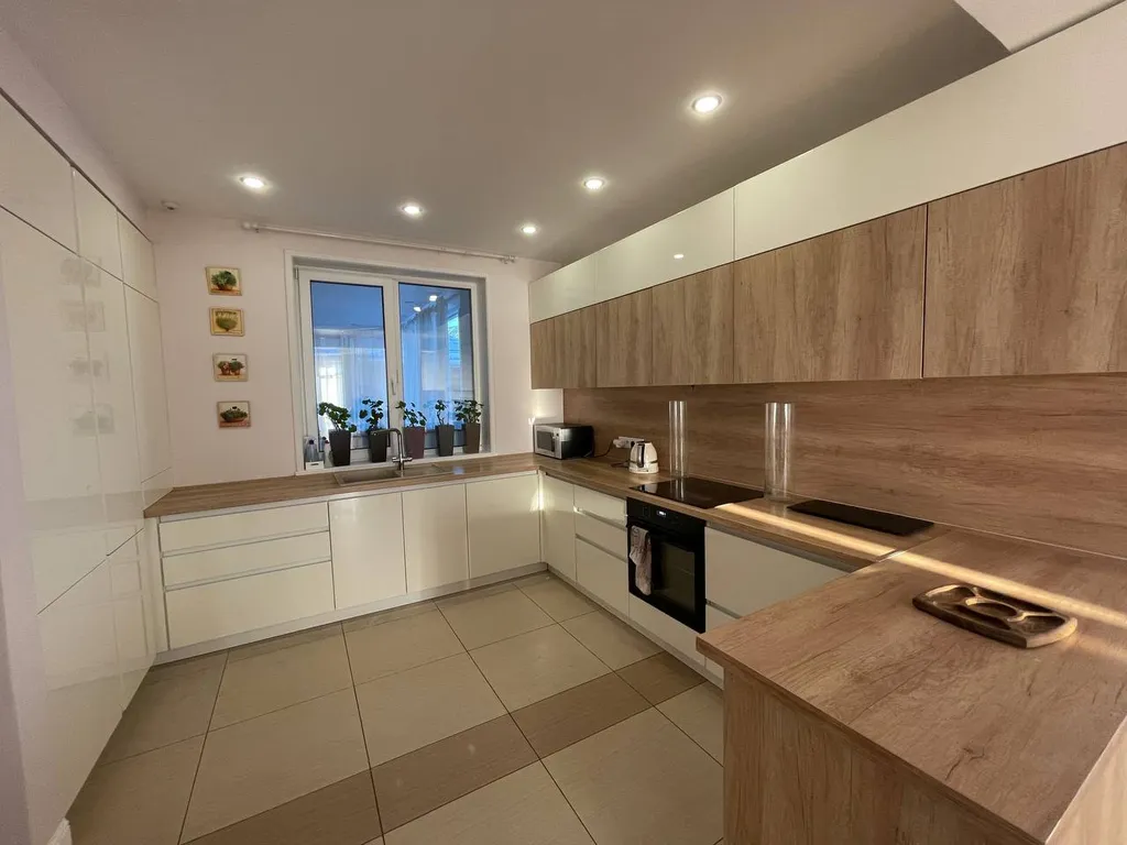 Дом на берегу залива в черте города