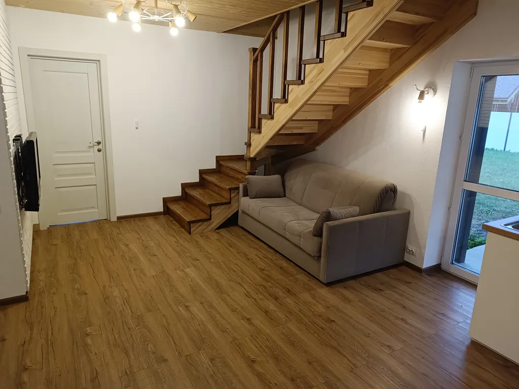 Дом в лесу у озера