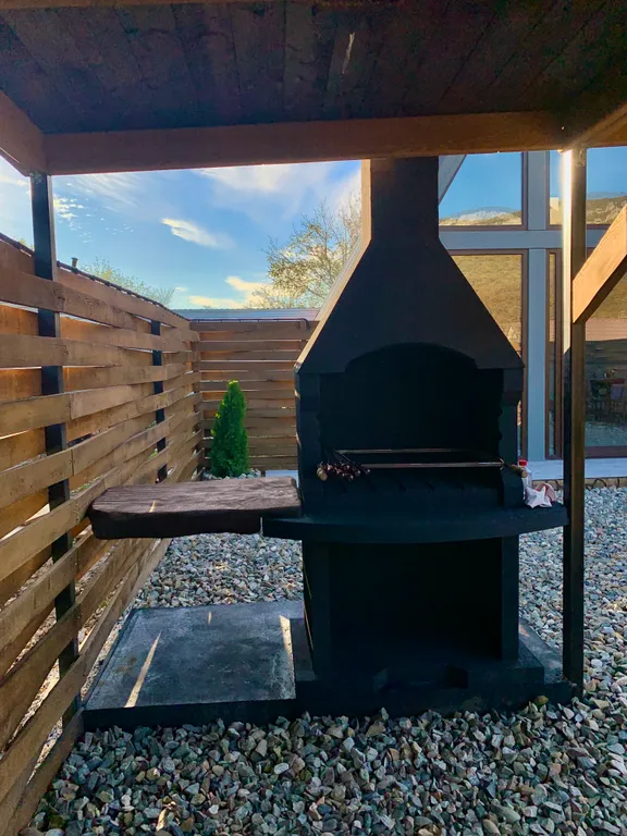 Отдельный домик а-фрейм с бассейном и видом на горы