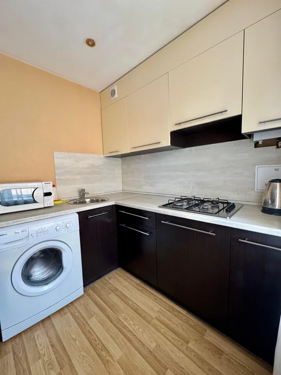 Двухкомнатная квартира на площади Ленина