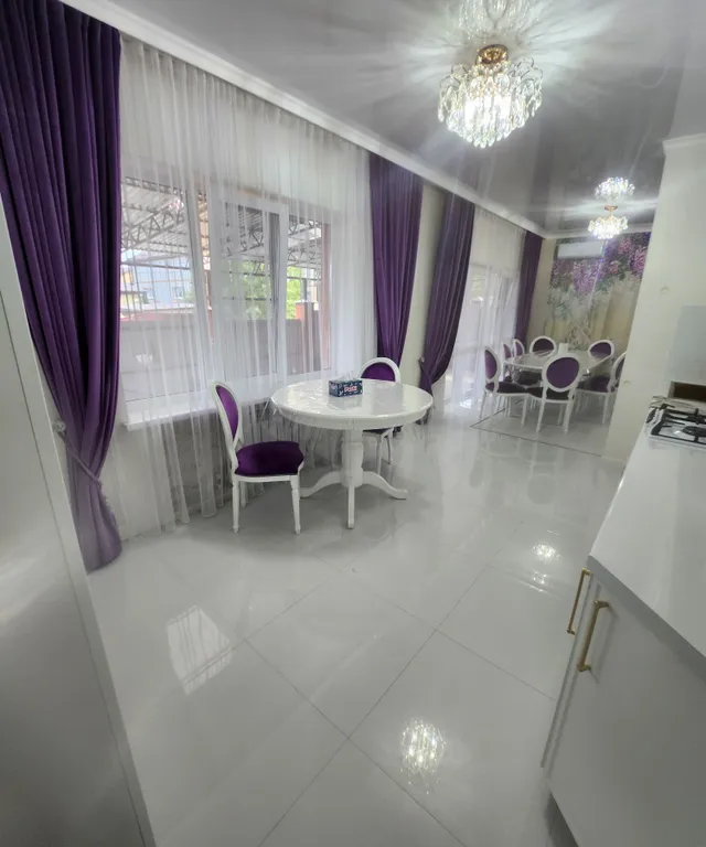 Большой дом с видом на гору