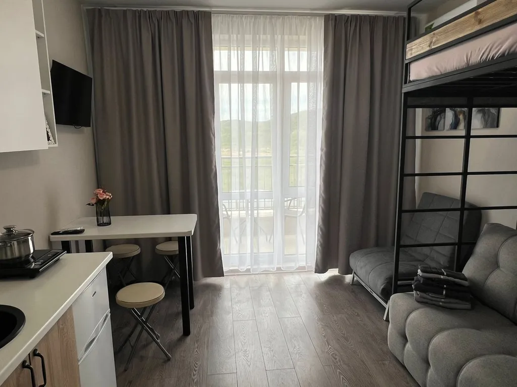 76 Студия с бассейнами на 4 человека