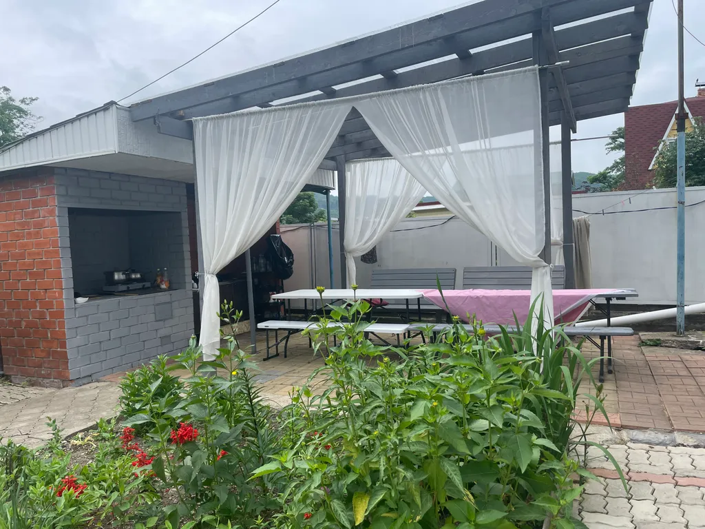 Уютный 2-этажный дом в лесном массиве с бассейном