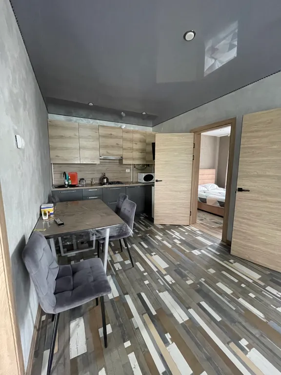 Домик у пруда