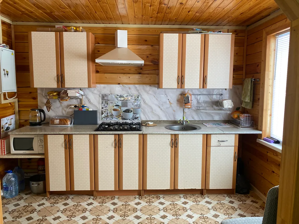 Уютный дом на берегу реки