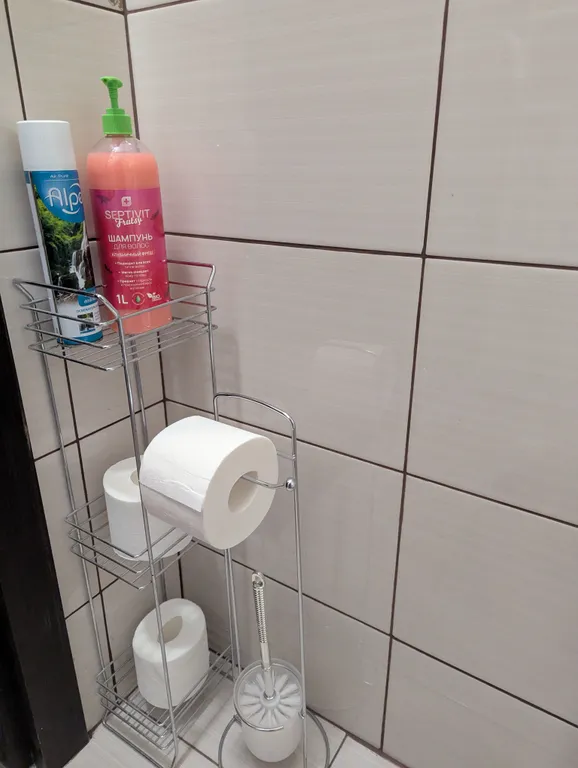 Студия размером с однокомнатную квартиру с 2 кроватями рядом с метро