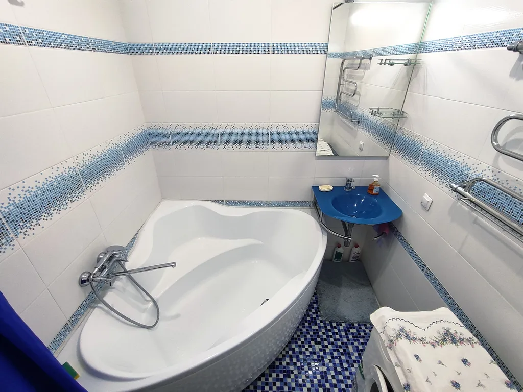 Шикарный вид и огромная ванна для двоих в центре