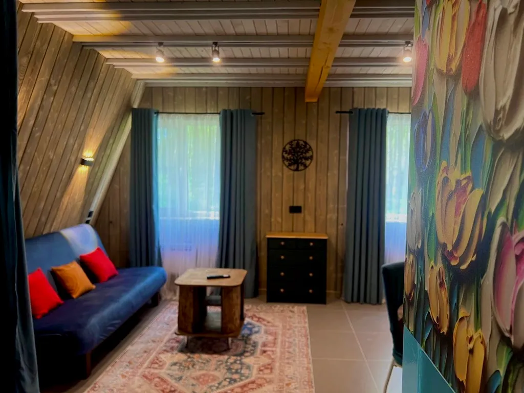 Уютный дом в лесном массиве недалеко от реки