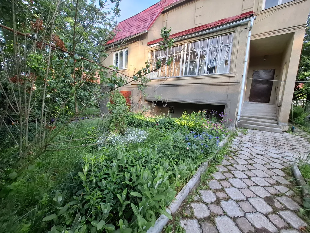 Тихий уютный дом вдали недалеко от центра, рядом с Московским вокзалом