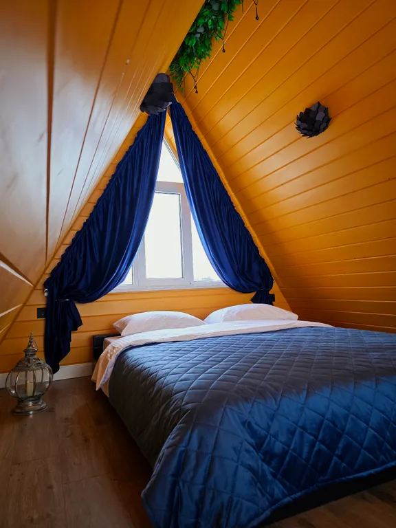 Дом на берегу реки