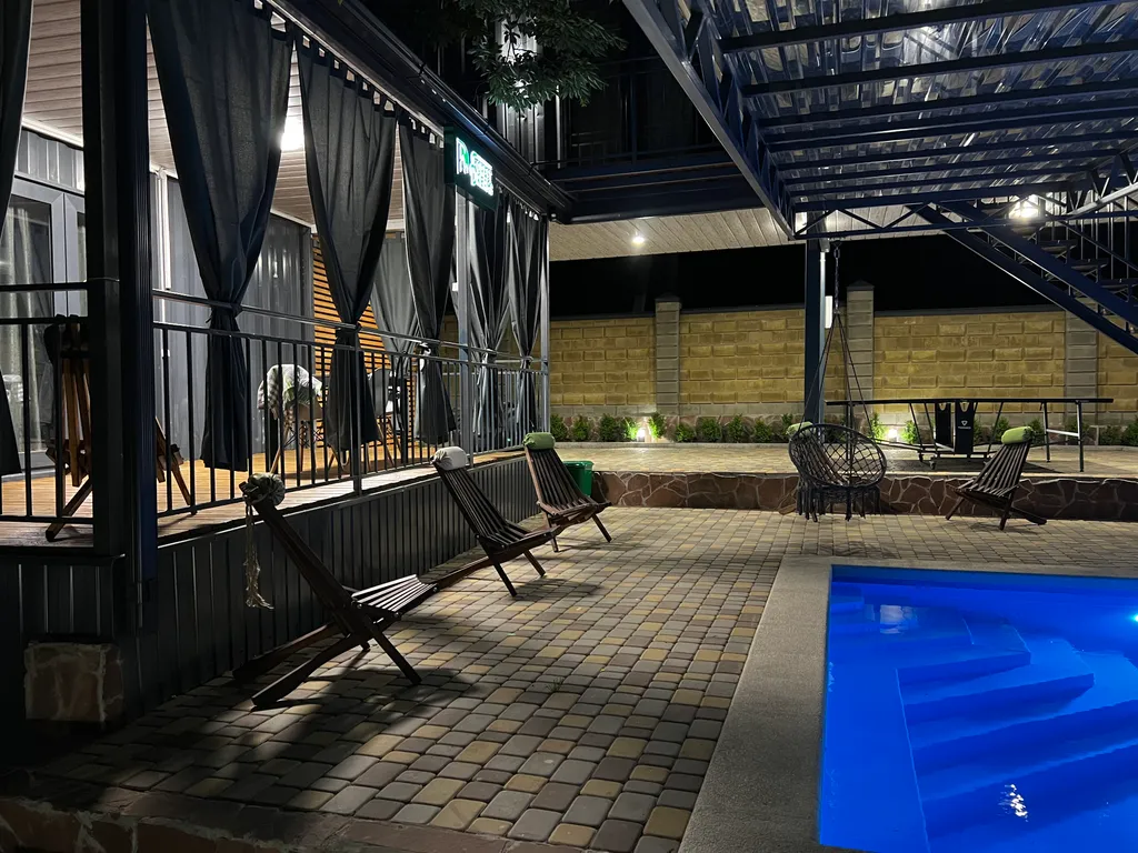 Домик в лесу с большой верандой