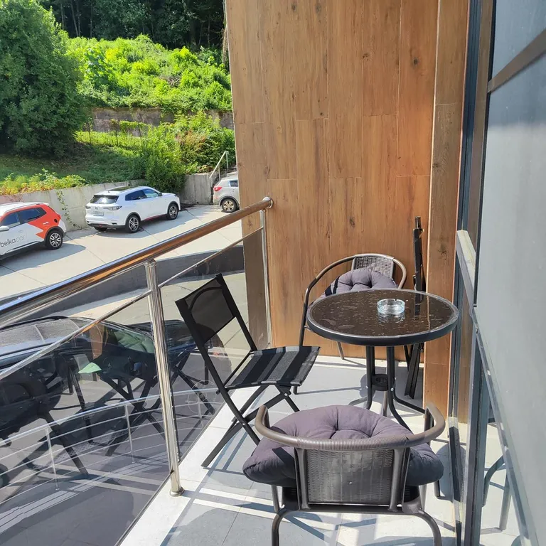 Студия на 5 человек с балконом и кухней