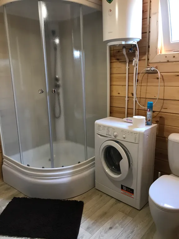 Уютные домики у канала