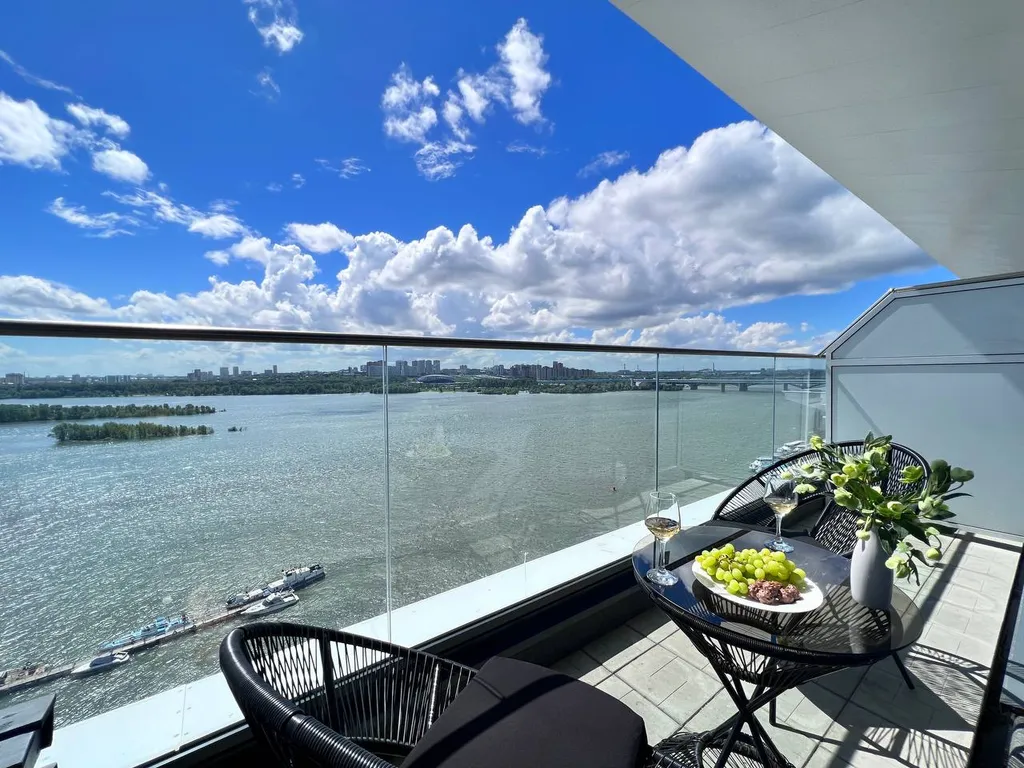 Шикарная студия с террасой и видом на реку