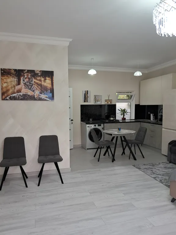 Коттедж Дом в уютном, тихом, озеленёном дворике, есть все необходимое — Махачкала