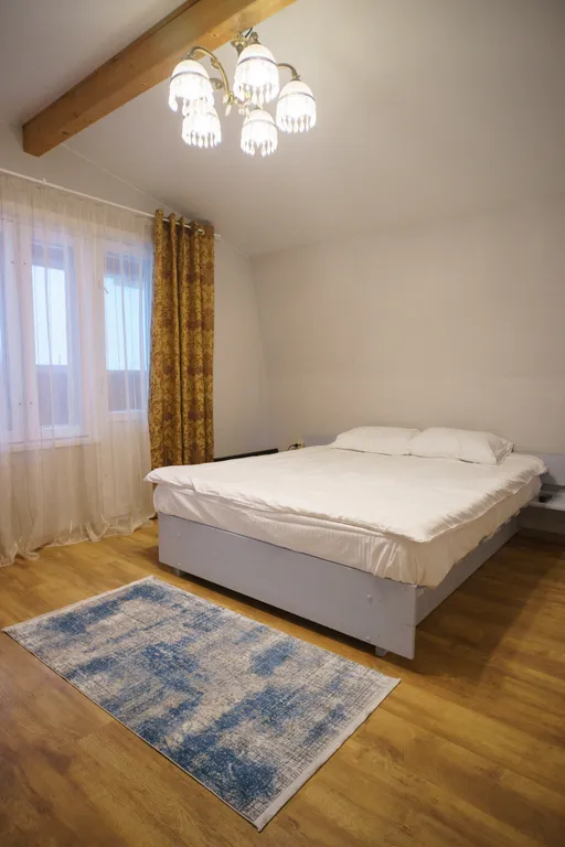 Дом рядом с городом