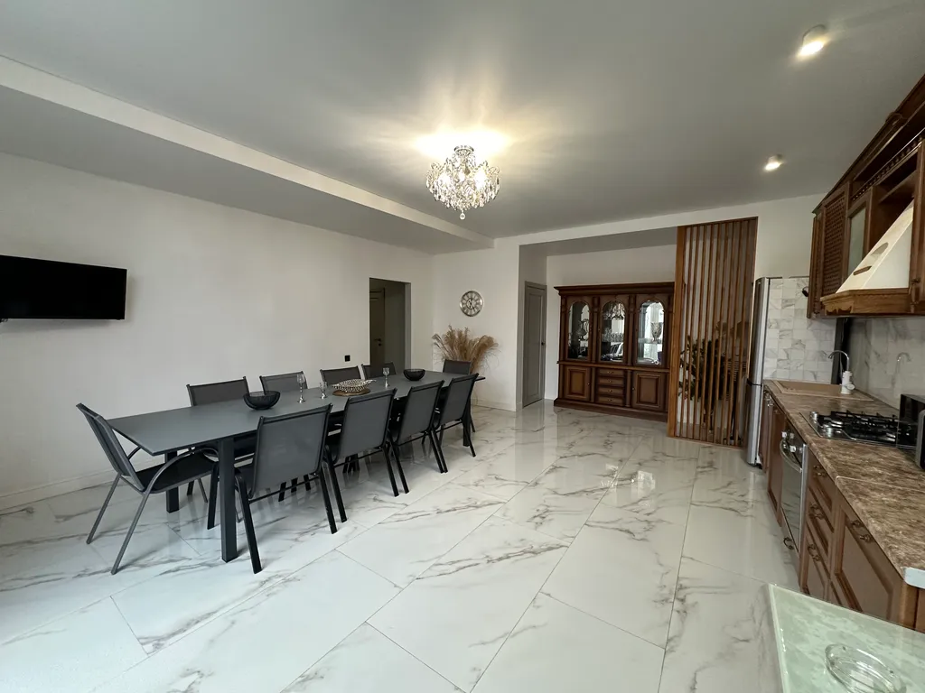 Дом с бассейном