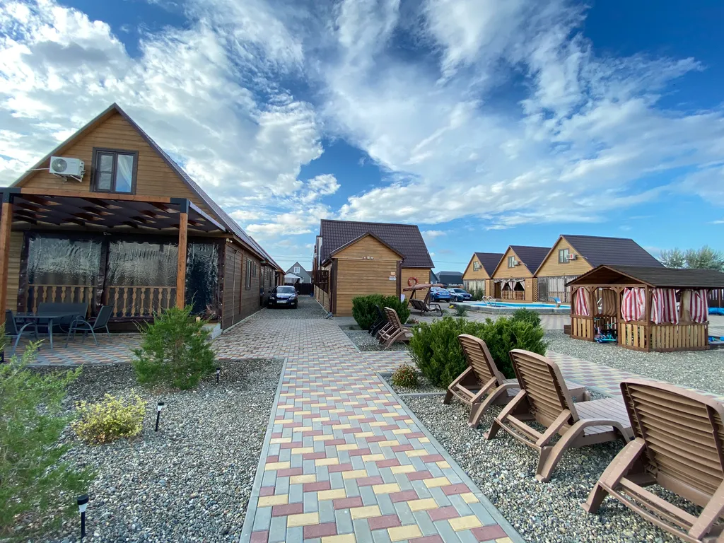 Коттедж Уютные домики у канала — аренда посуточно в Голубицкая