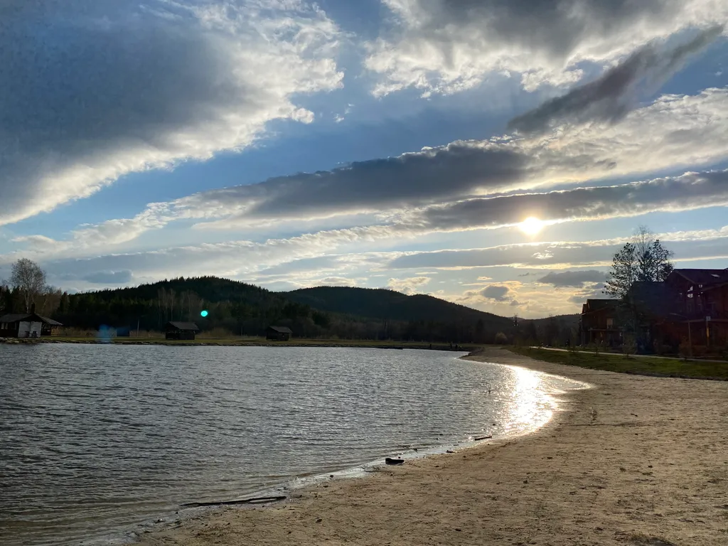 Уютные семейные апартаменты c видом на водоём и горы