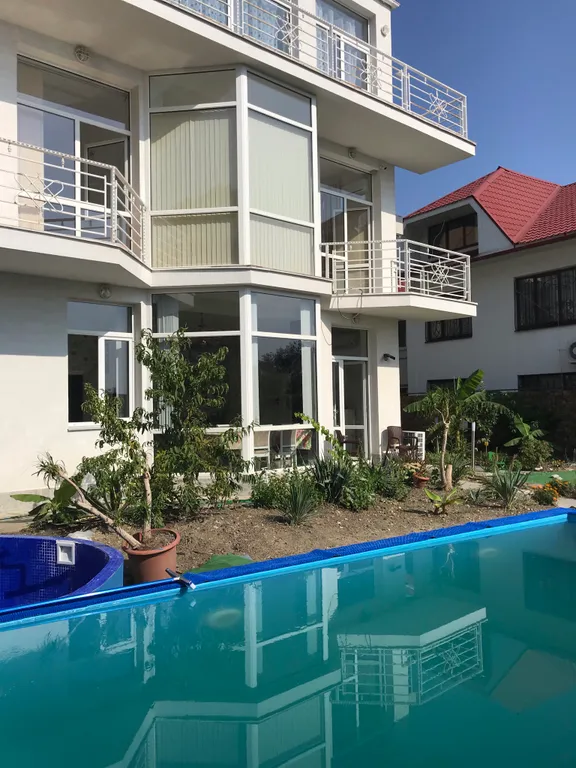 Новый дизайнерский европейский дом недалеко от моря, у Ялта интурист