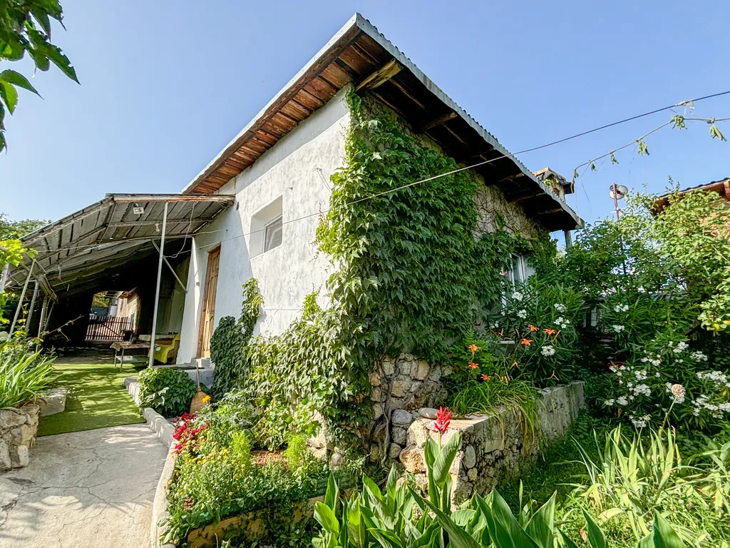 Коттедж Дом с отдельным двором в зелёной зоне — Кацивели