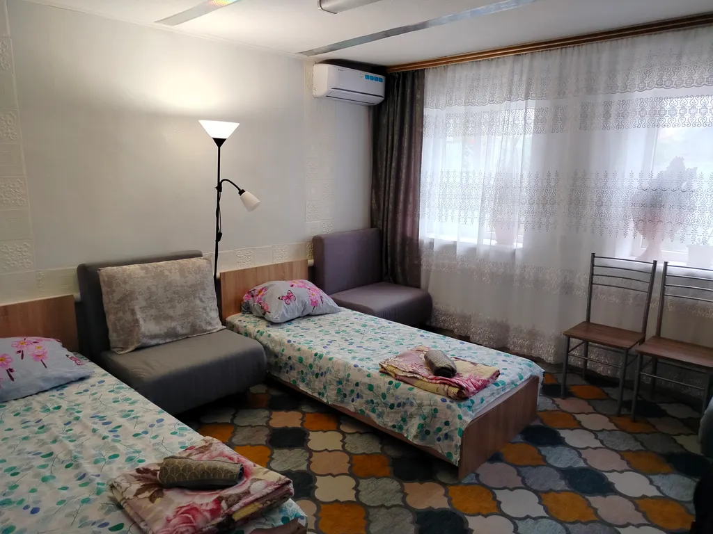 Коттедж Уютный  домик с двориком - центр, огромная парковка, рядом магазины — Динская