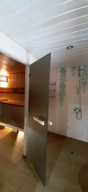 Большой загородный дом