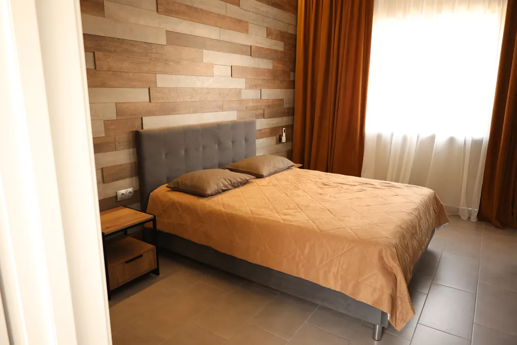 Вилла с бассейном на берегу реки в 30 минутах от центра города