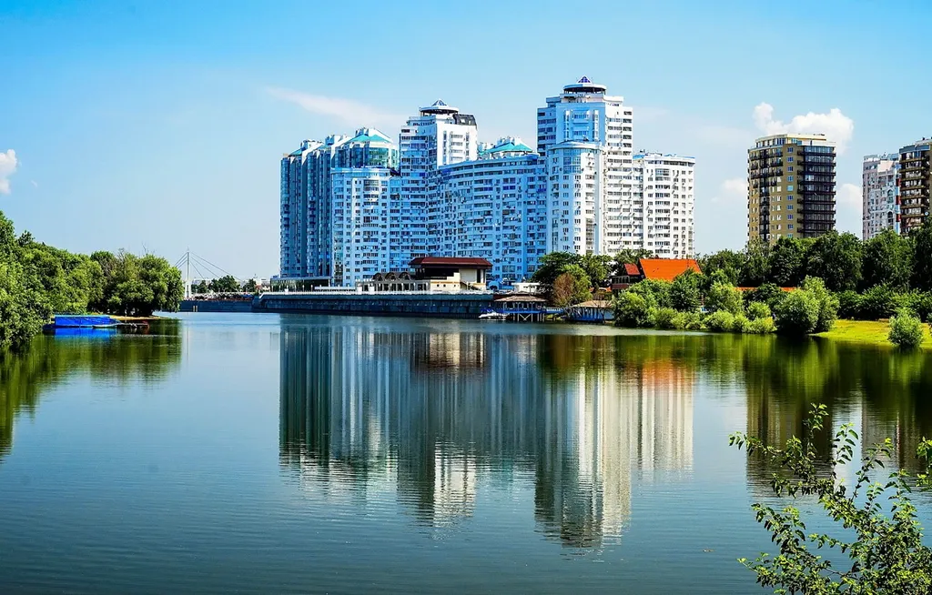 Просторная квартира с лучшим видом на Мост Поцелуев и реку Кубань