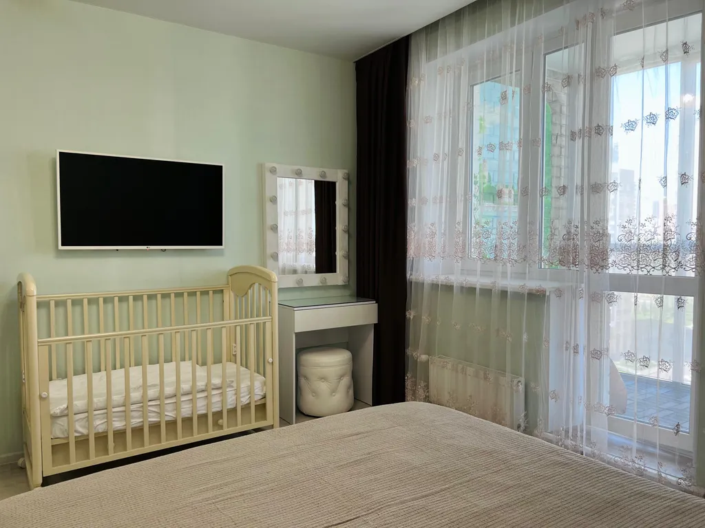 Студия + спальня с джакузи и панорамным балкон около ЛА Трактор