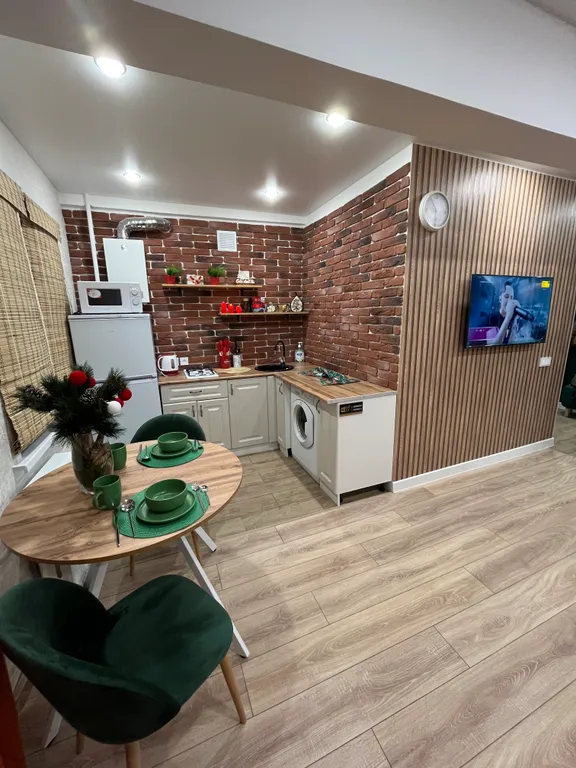 Студия в центре с дизайнерским ремонтом и балконом Город в городе