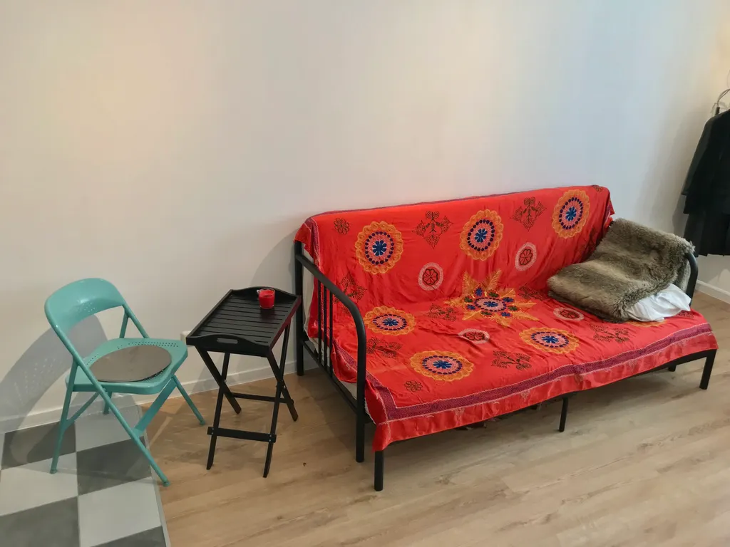 Светлая студия возле набережной