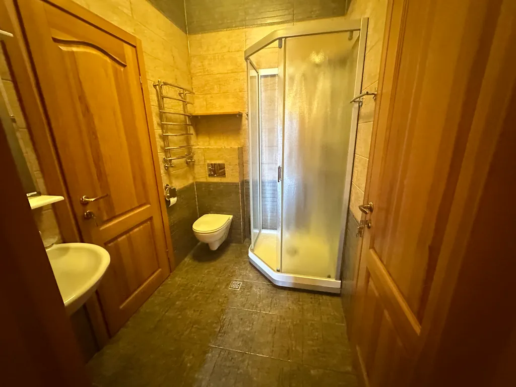 Деревянный дом с приватной территорией