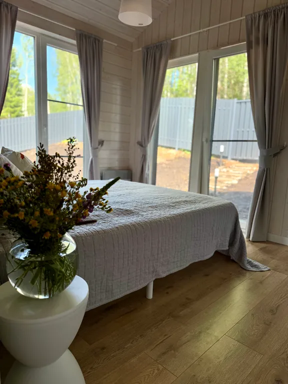 Семейный дом с панорамной сауной и камином