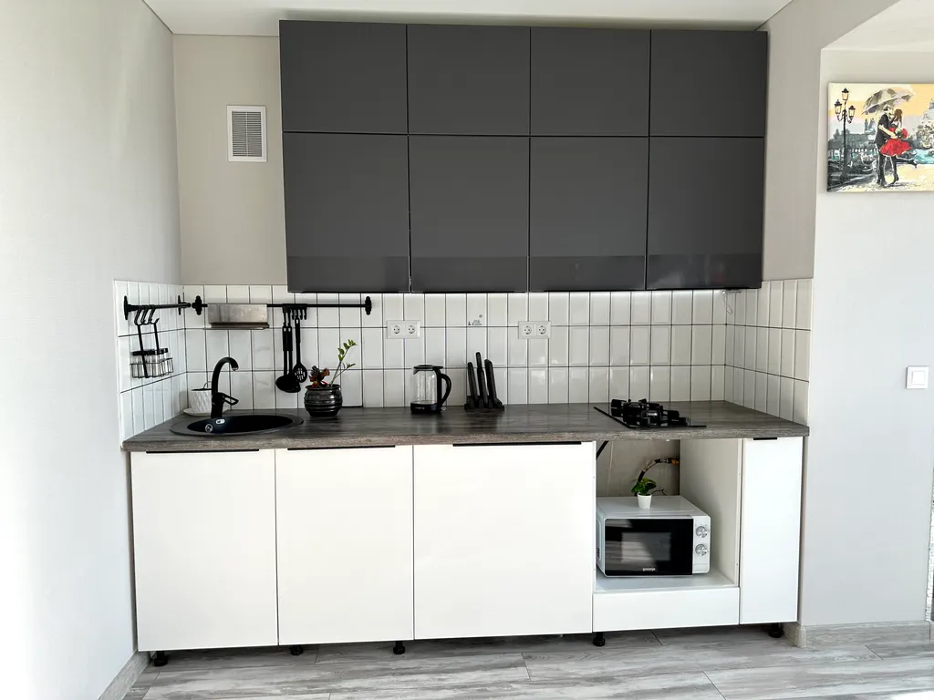 Стильная чистюля с видом на поле и закатные пейзажи