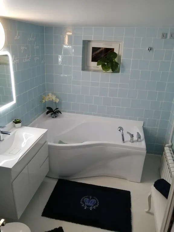 Уютный дом на набережной