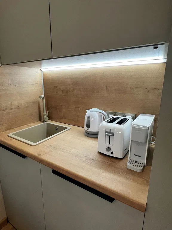 Белая студия-кинотеатр