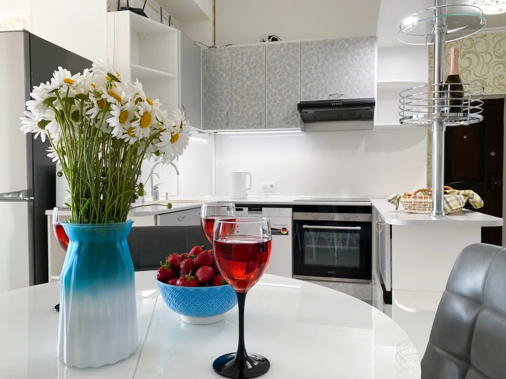 2-комнатные видовые апартаменты с бассейном у моря