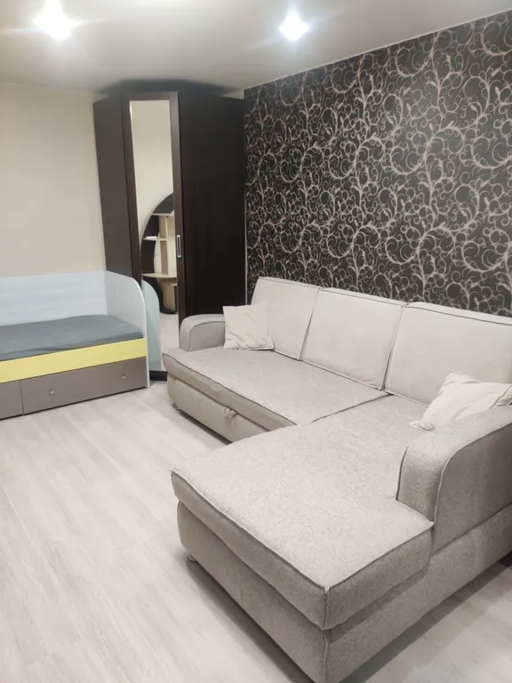 2-комнатная уютная и теплая квартира с хорошим ремонтом.