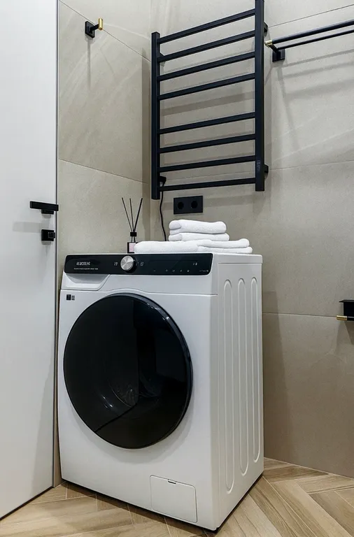 Дом в центре города рядом с питьевой галереей, универмагом