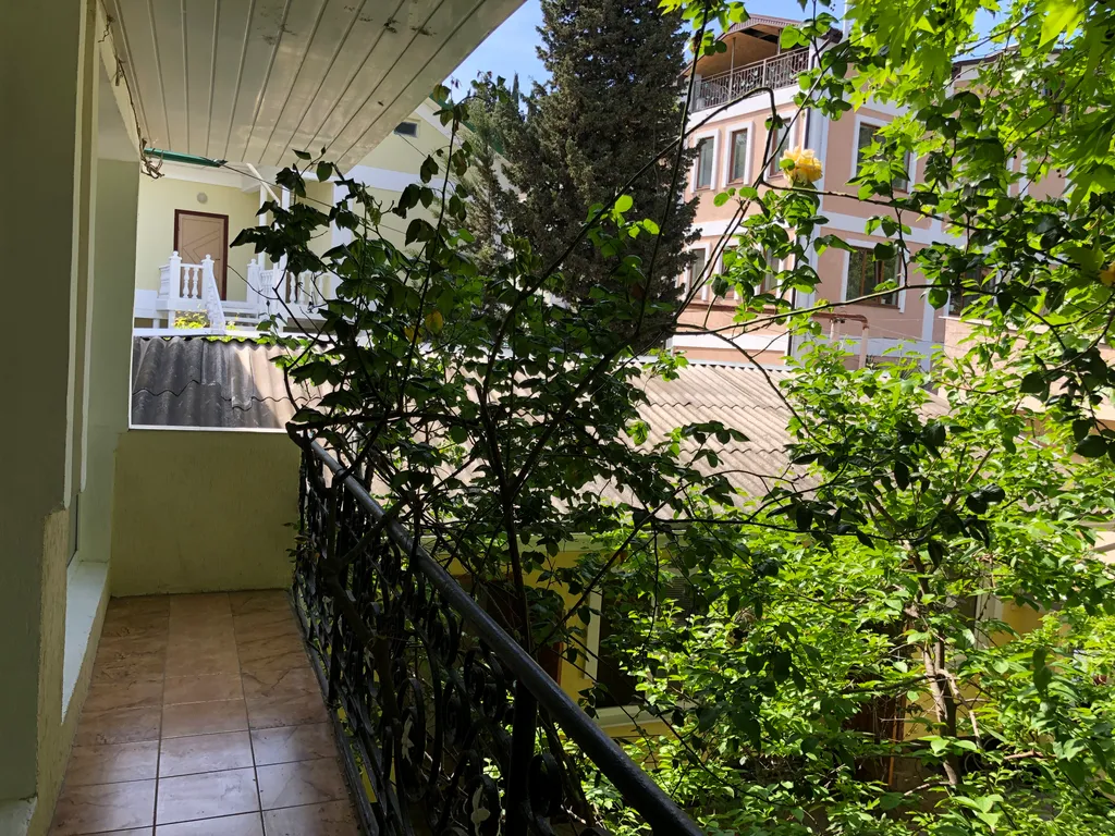 Номер с балконом во двор