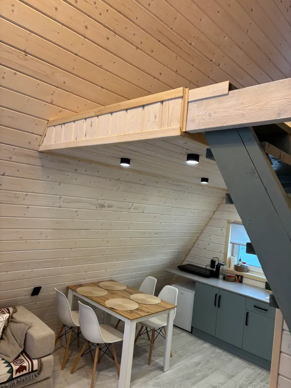 А-фрейм в лесу с банным чаном