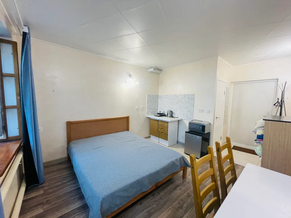 Уютный номер с выходом в сквер Волкова